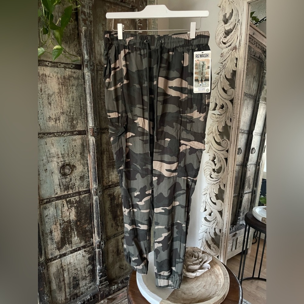 ❗️SOLD❗️NWT REWASH Cargo Pants